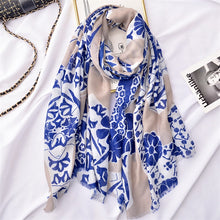 Load image into Gallery viewer, Daisy Floral Tassel Scarf

